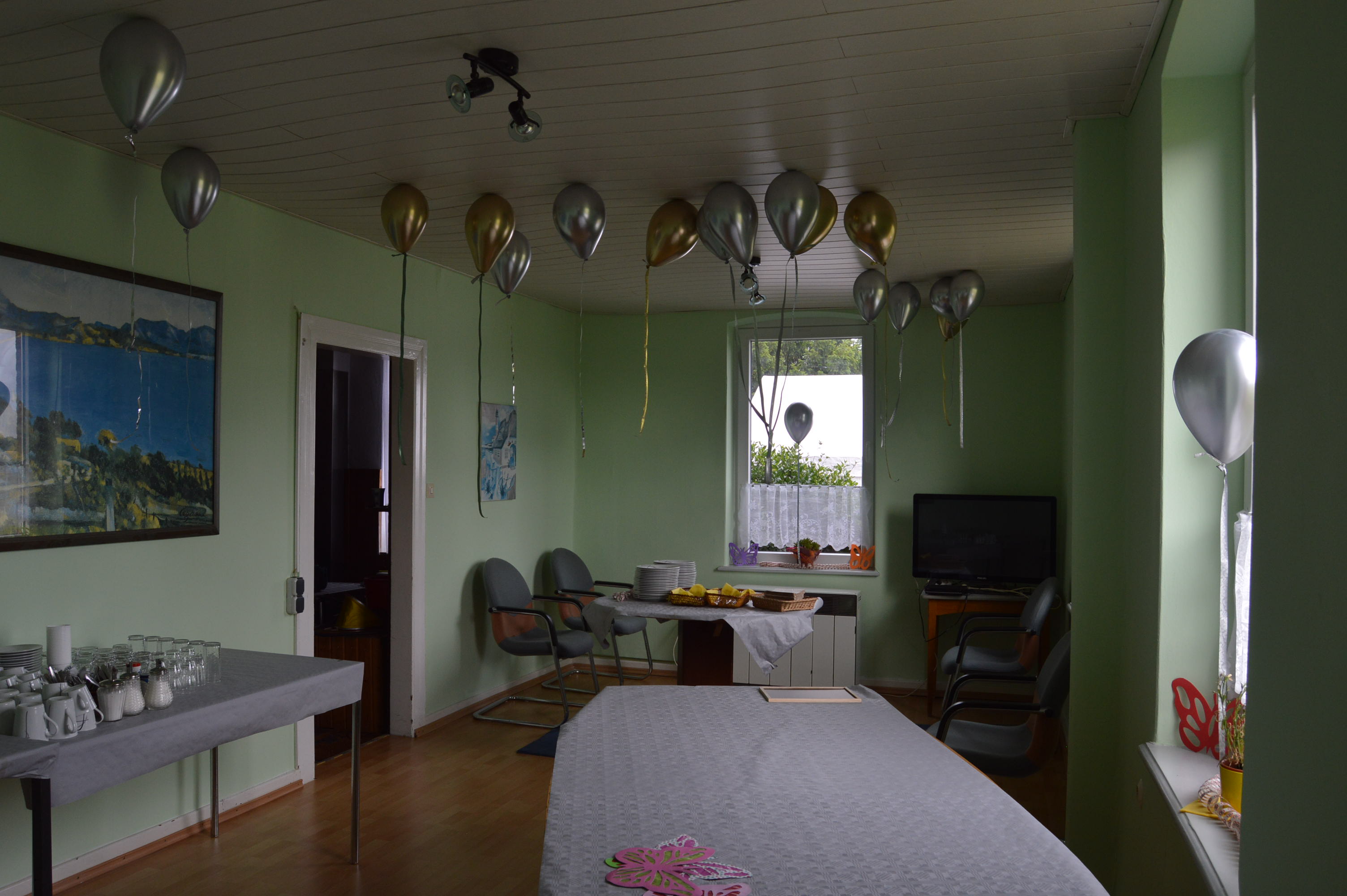 kleiner Gruppenraum mit Deko